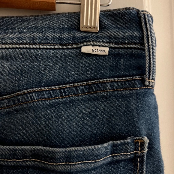 COPY - MOTHER The Dazzler Ankle Straight-Leg Jeans in Sweet and Sassy (27) - Picture 4 of 11